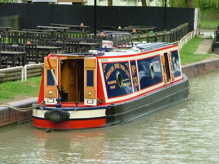 Houseboat rental Warwickshire Book unique places to stay